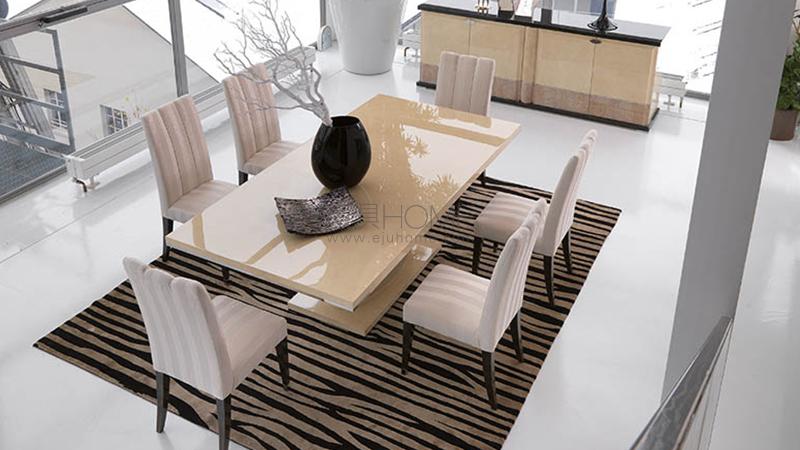 GENESIS-LEATHER 餐桌