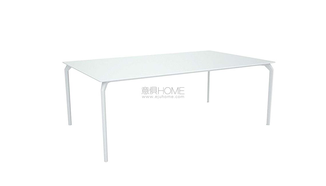 TEC 1000 - 632 桌子