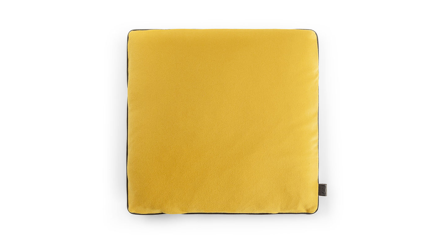 POLTRONA FRAUThe Decorative Cushions - Loro Piana Interiors裝飾軟墊