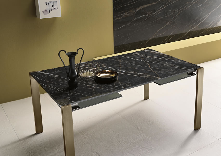 Linvingstone Ceramic 餐桌