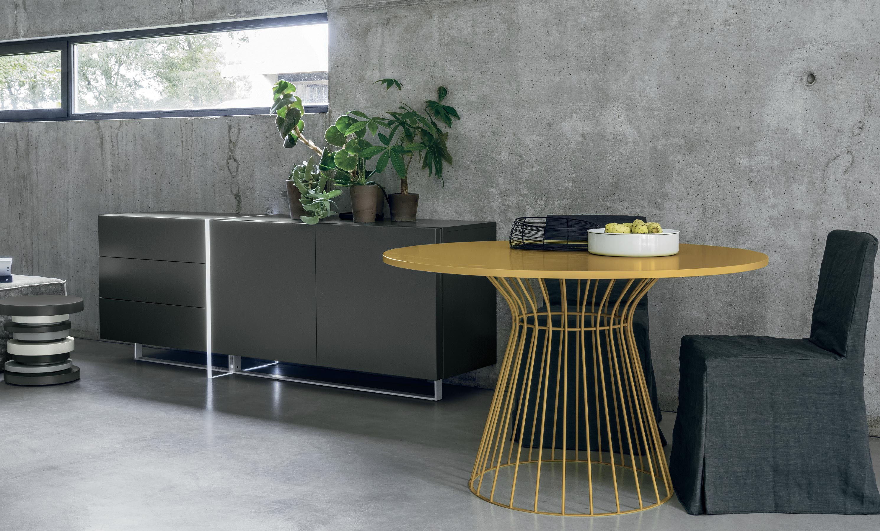 BRIGITTE. TABLE圓餐桌