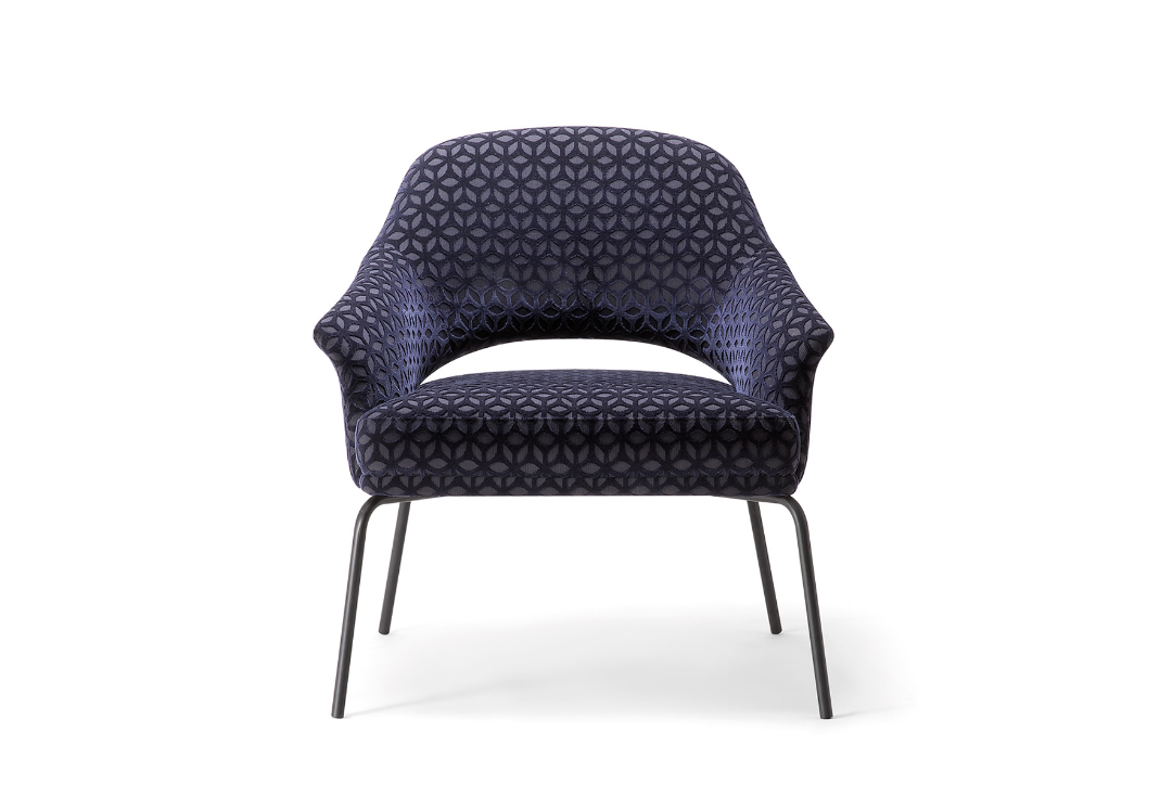 WINGS LOUNGE CHAIR WITH METAL BASE O76 PL休閑椅