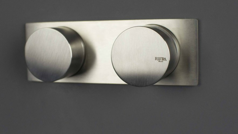 RIFRAper montaggio orizzontale o verticale花灑頭